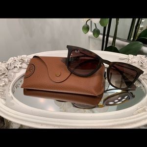 Ray-Ban sunglasses model RB4221